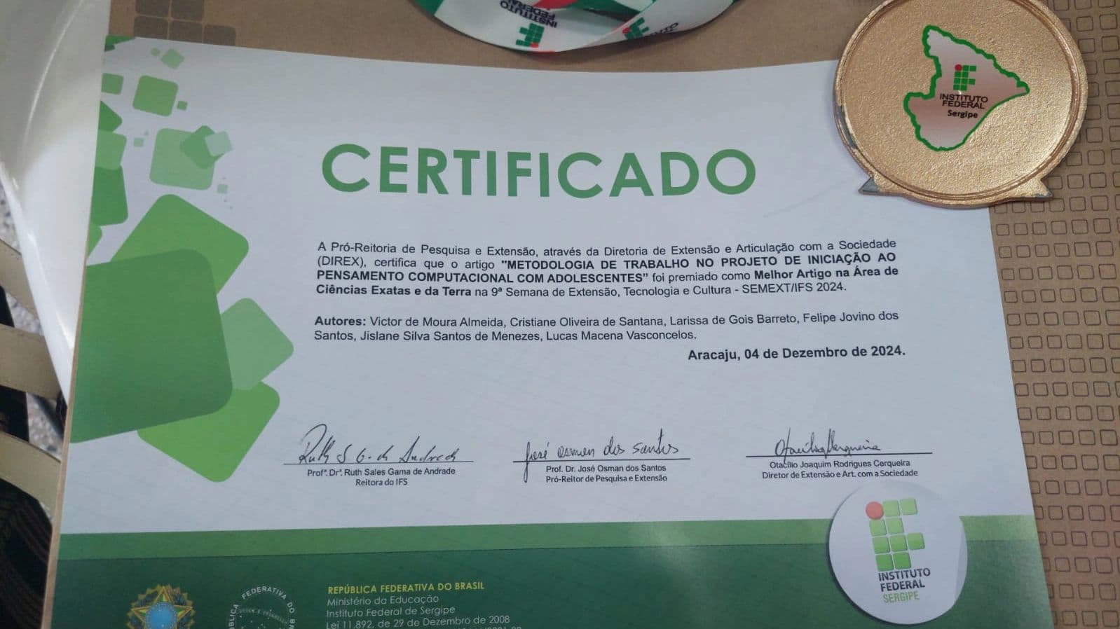 Certificado de Melhor Artigo na 9ª SEMEXT/IFS 2024 para o artigo Metodologia de trabalho no projeto de iniciação ao pensamento computacional com adolescentes